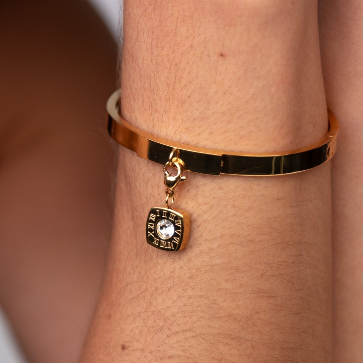 Bracelete Square Charm Banhado em Ouro 18k