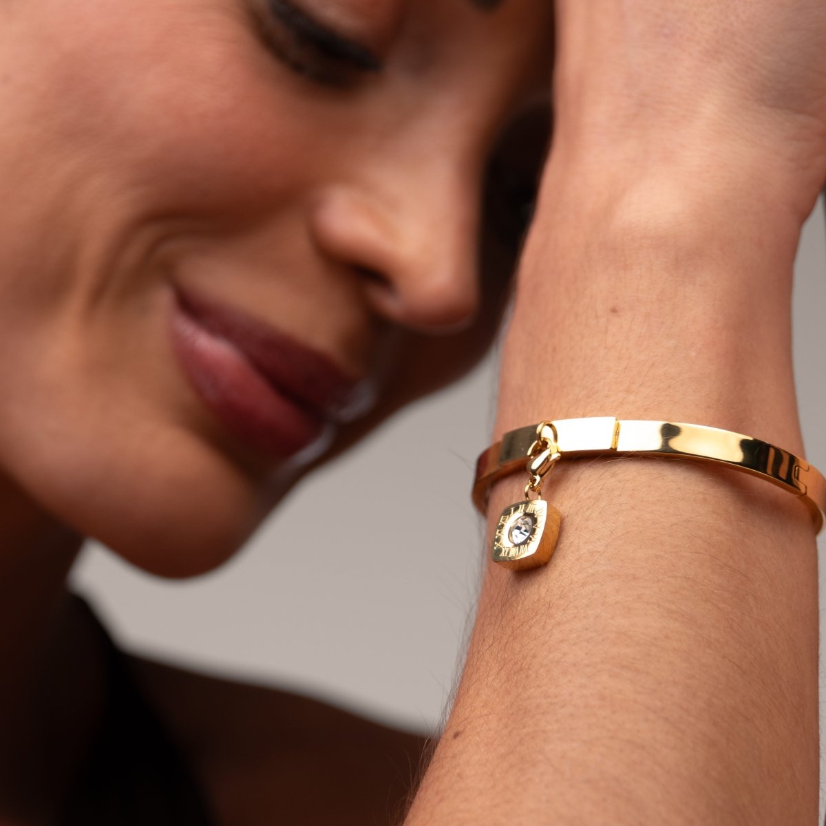 Bracelete Square Charm Banhado em Ouro 18k