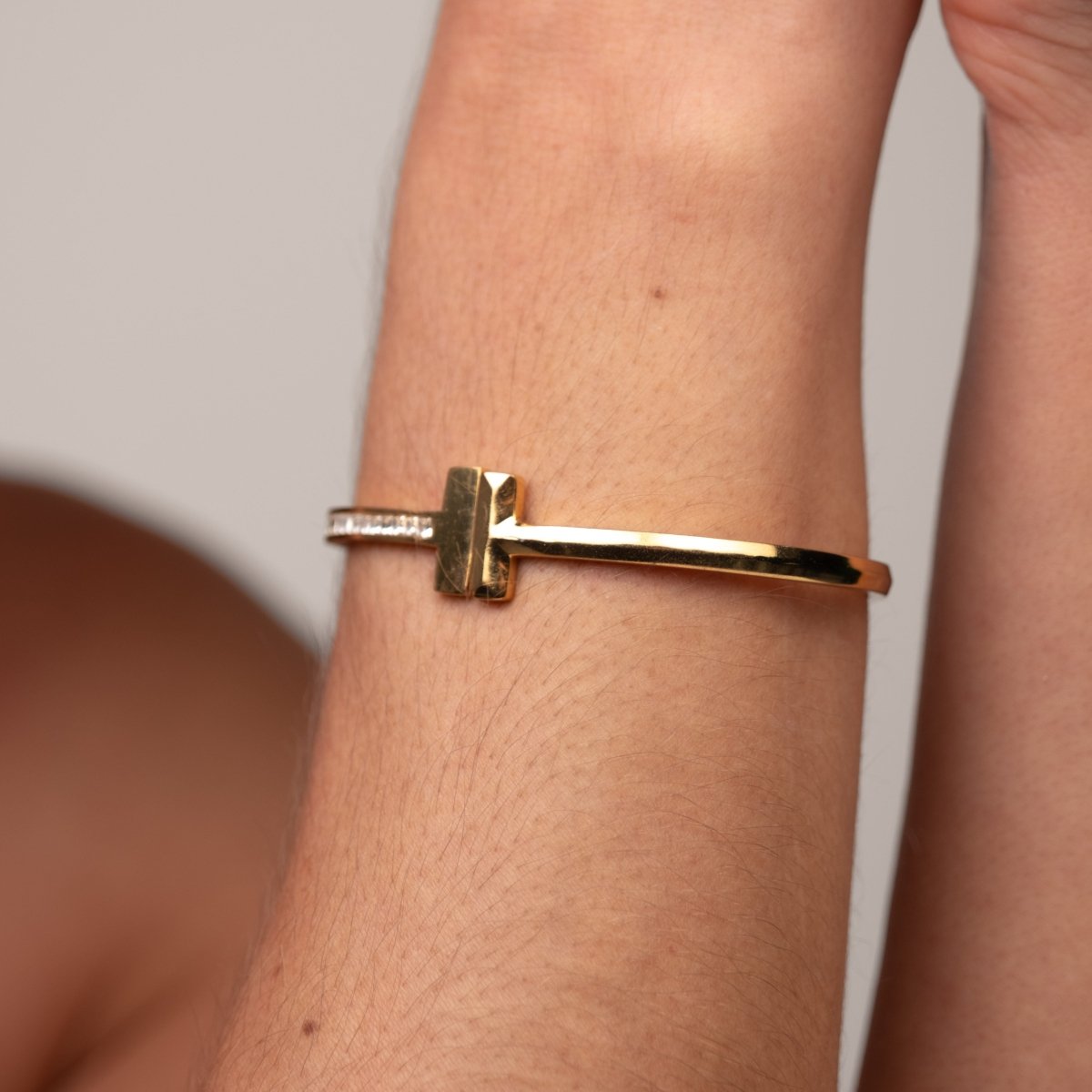 Bracelete T-Bar Elegance Banhado em Ouro 18k