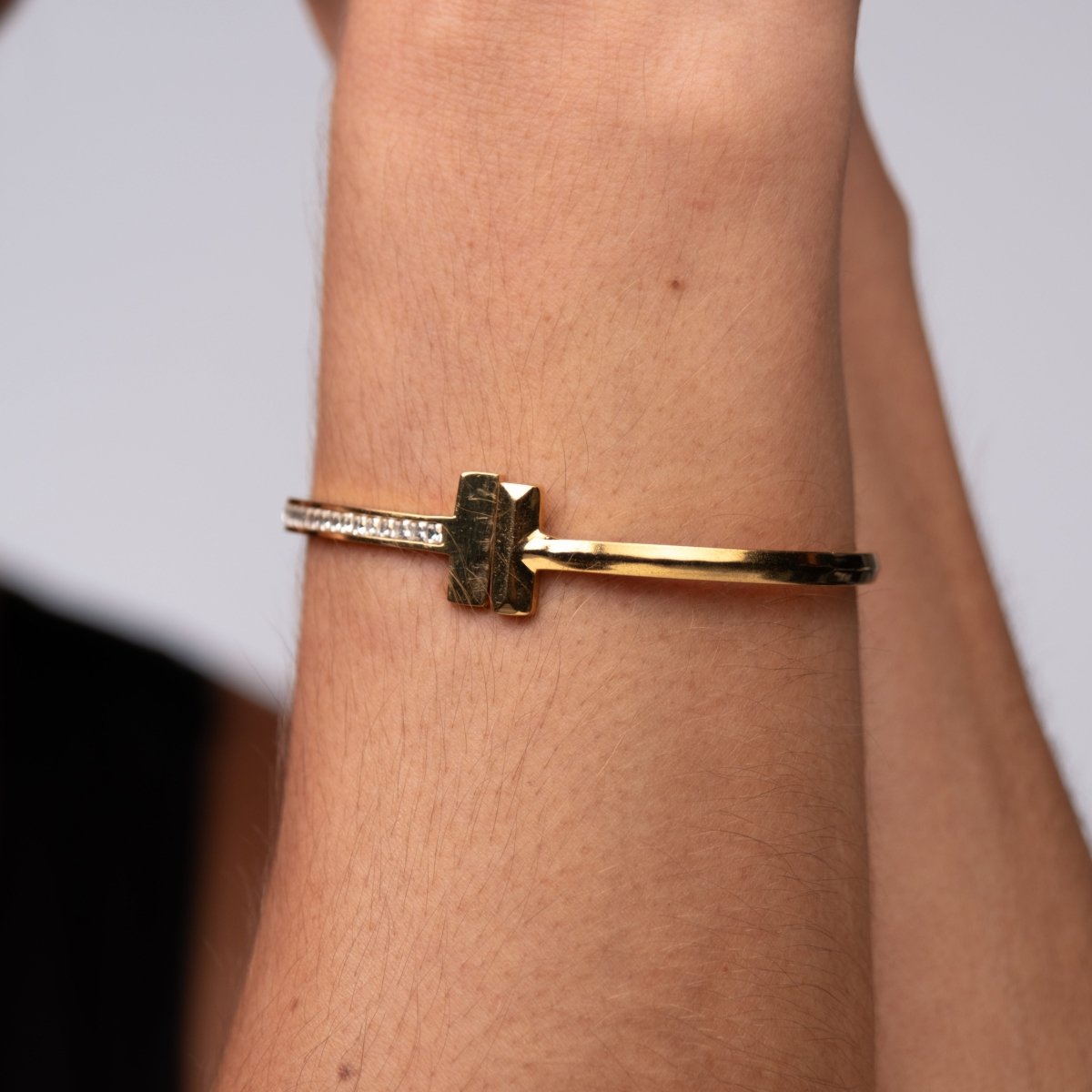 Bracelete T-Bar Elegance Banhado em Ouro 18k