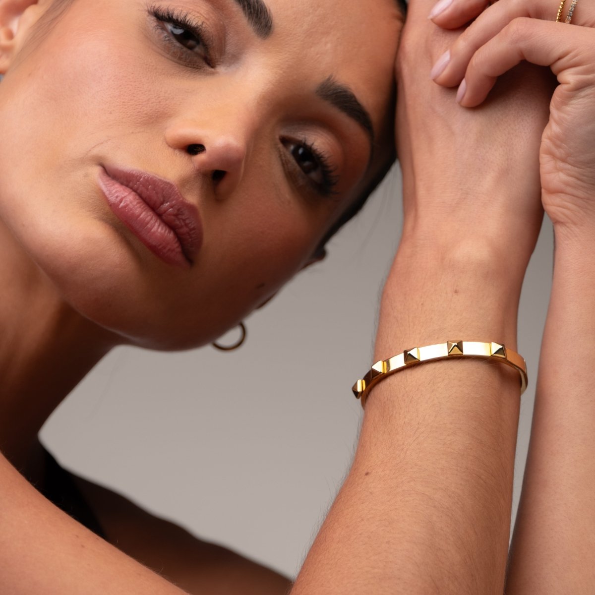 Bracelete Tachas Banhado em Ouro 18K