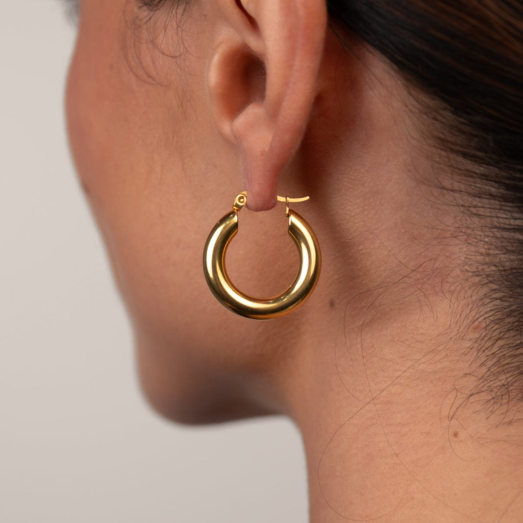 Brinco de Argola Tubo Lele M Banhado em Ouro 18K