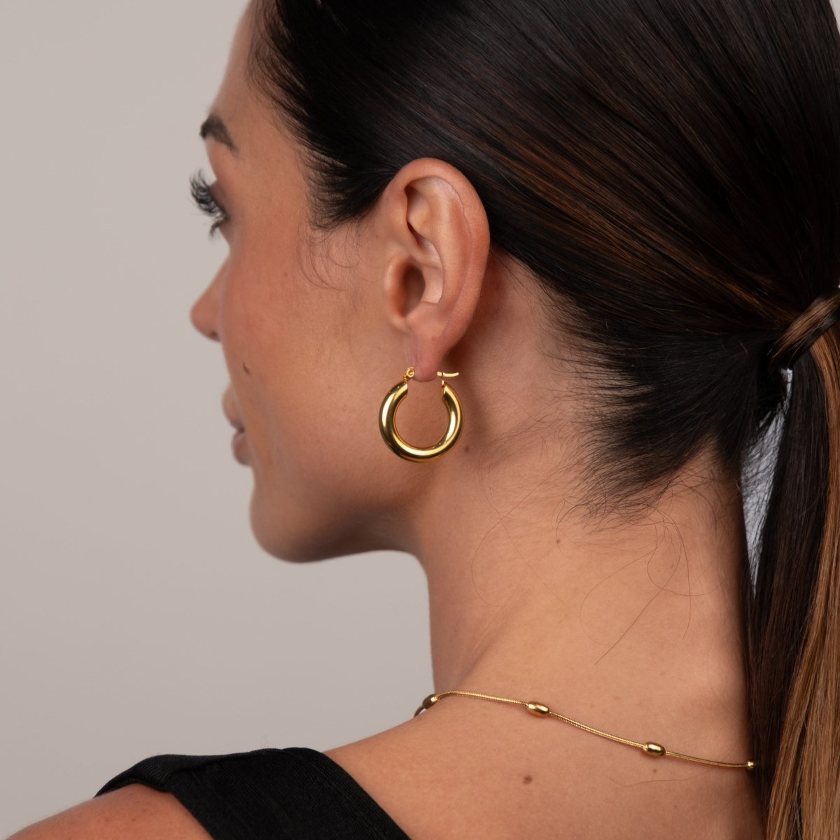 Brinco de Argola Tubo Lele M Banhado em Ouro 18K