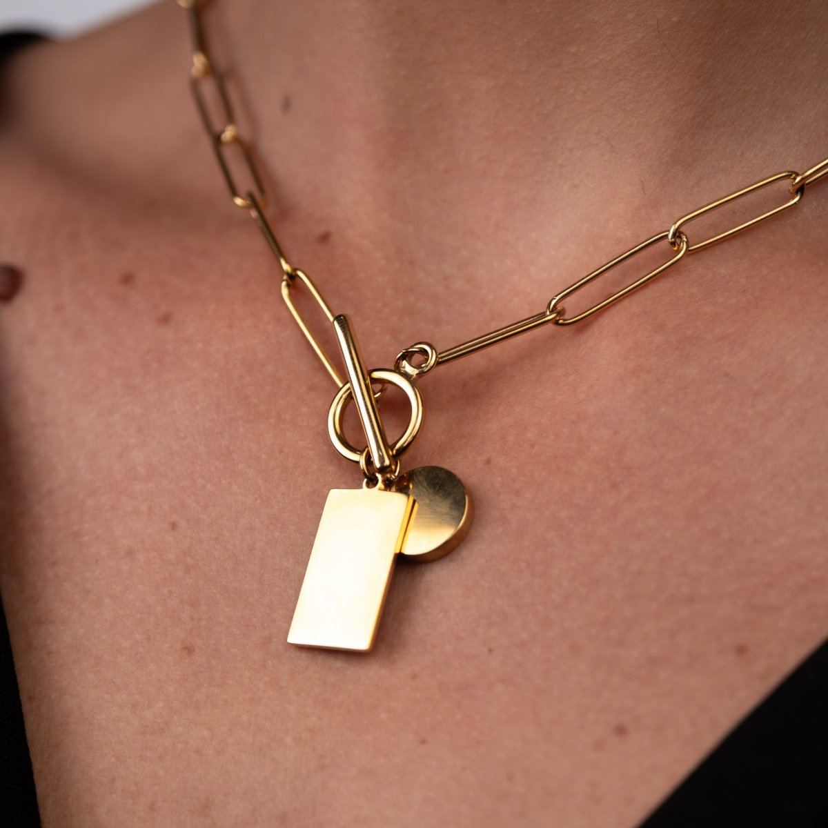 Colar Corrente Pingente Geométrico Liso Banhado em Ouro 18K