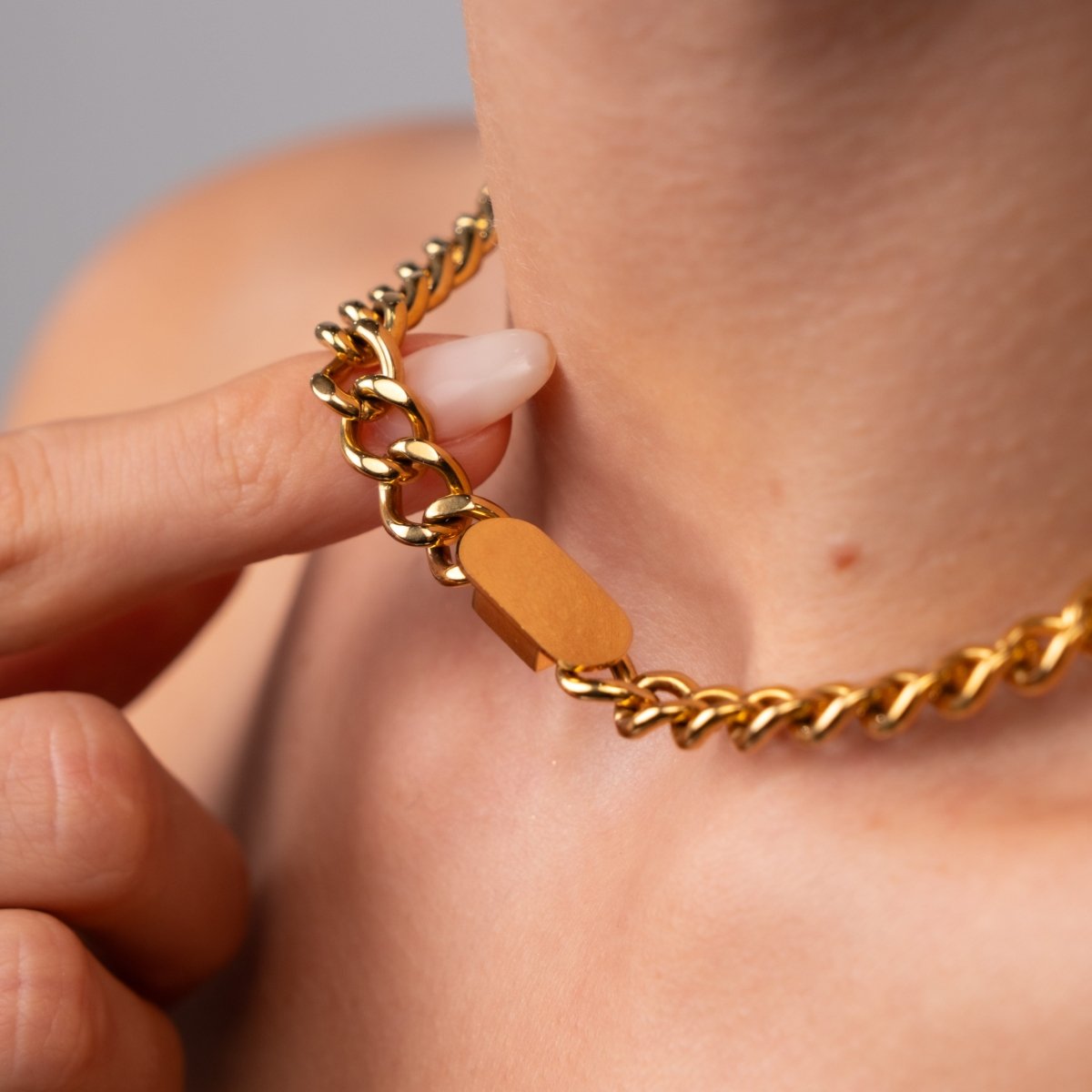 Colar Corrente Pingente Retangular Minimalista Banhado em Ouro 18K