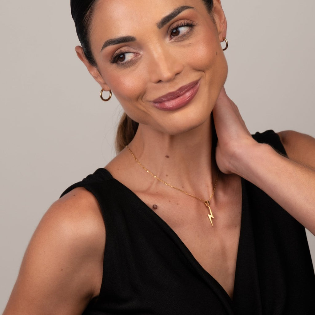 Colar Energia Pingente Raio Banhado em Ouro 18K