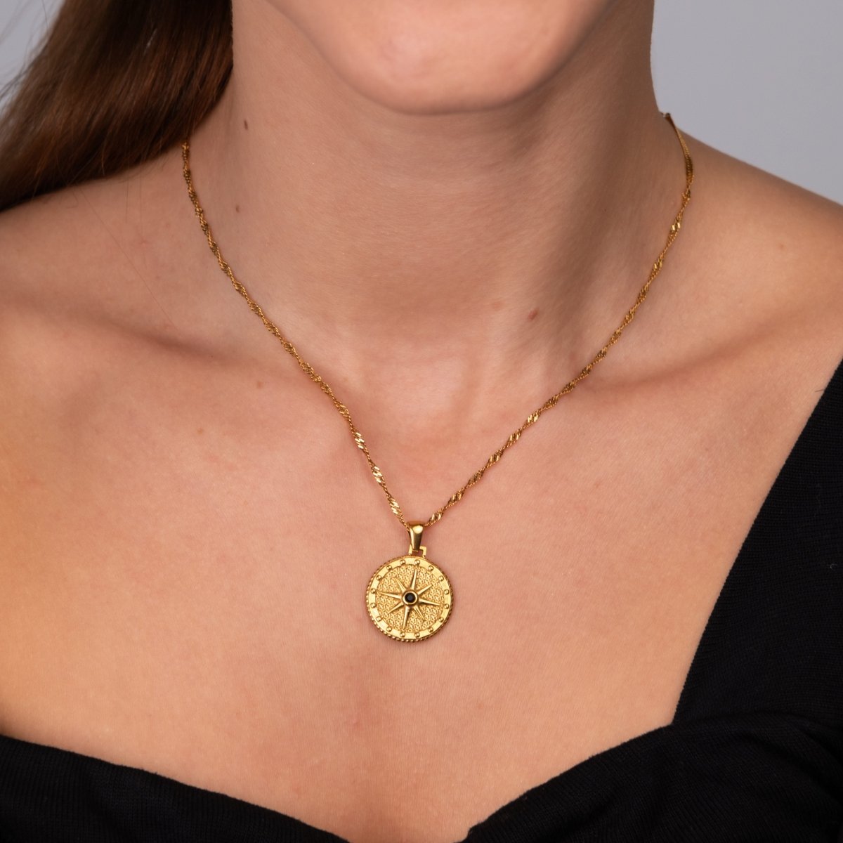 Colar Estrela Rosa dos Ventos Banhado em Ouro 18k