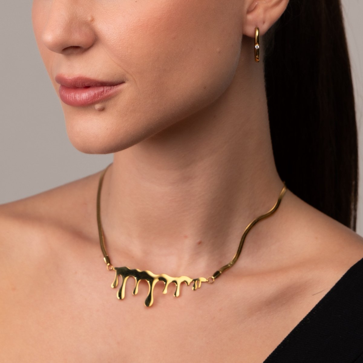 Colar Favo de Mel Minimalista Banhado em Ouro 18K