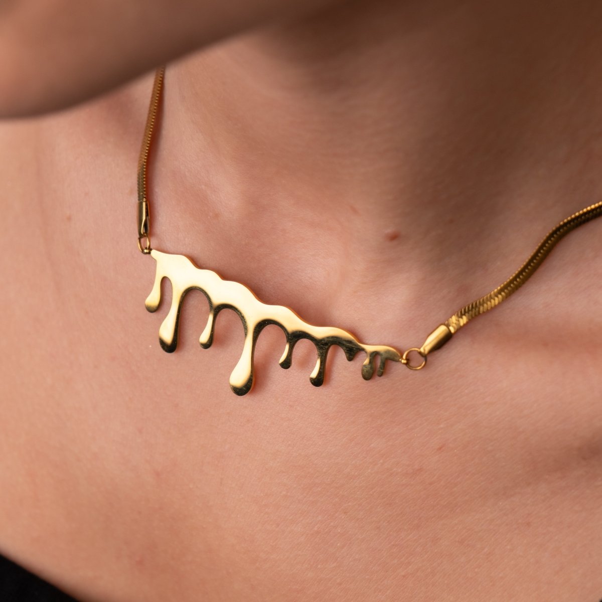 Colar Favo de Mel Minimalista Banhado em Ouro 18K