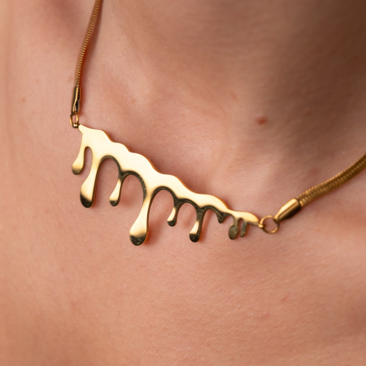 Colar Favo de Mel Minimalista Banhado em Ouro 18K