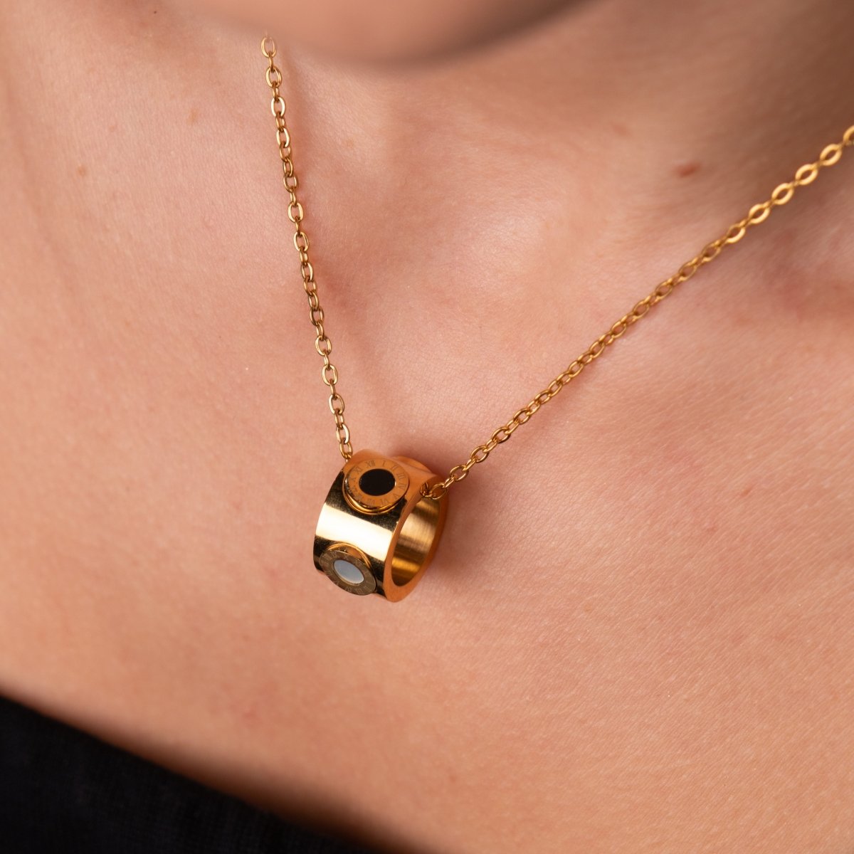 Colar Giratório Numeral Romanos Banhado em Ouro 18K