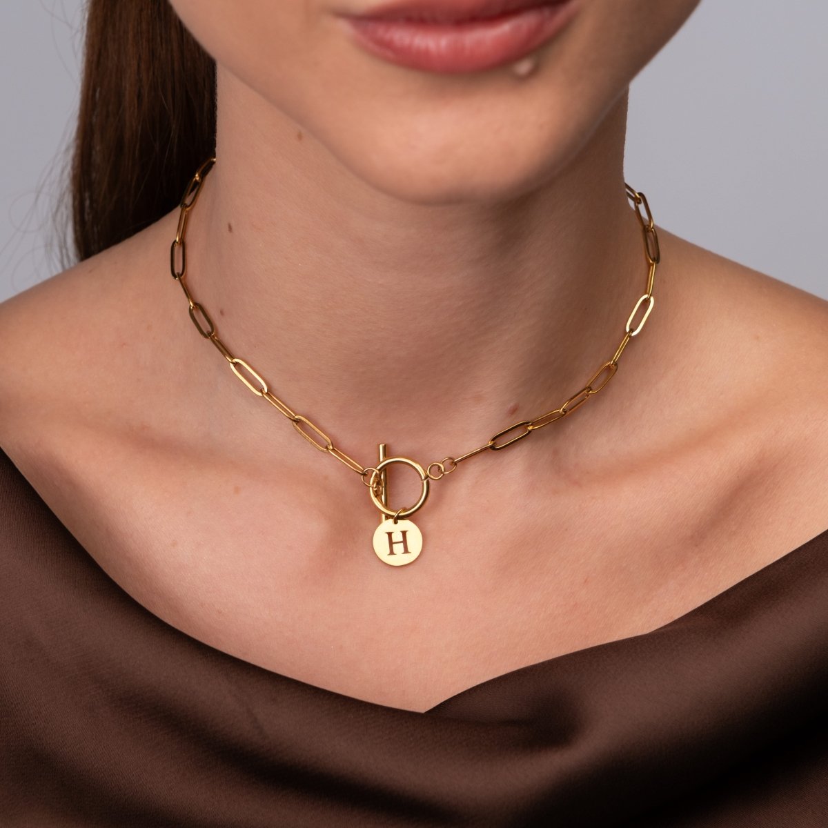 Colar Letra Inicial Clip Chain Banhado em Ouro 18K