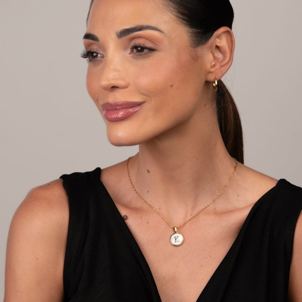 Colar Letra Inicial Marble Banhado em Ouro 18K