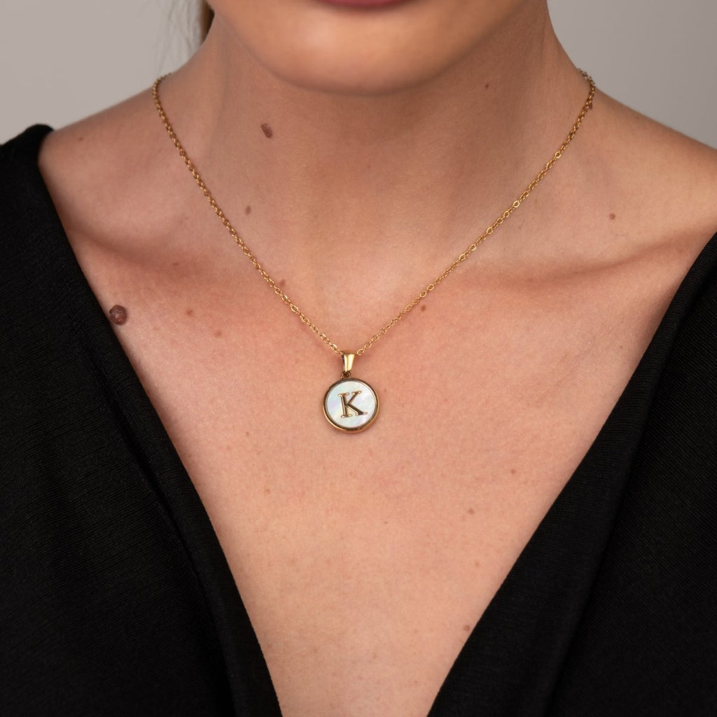 Colar Letra Inicial Marble Banhado em Ouro 18K