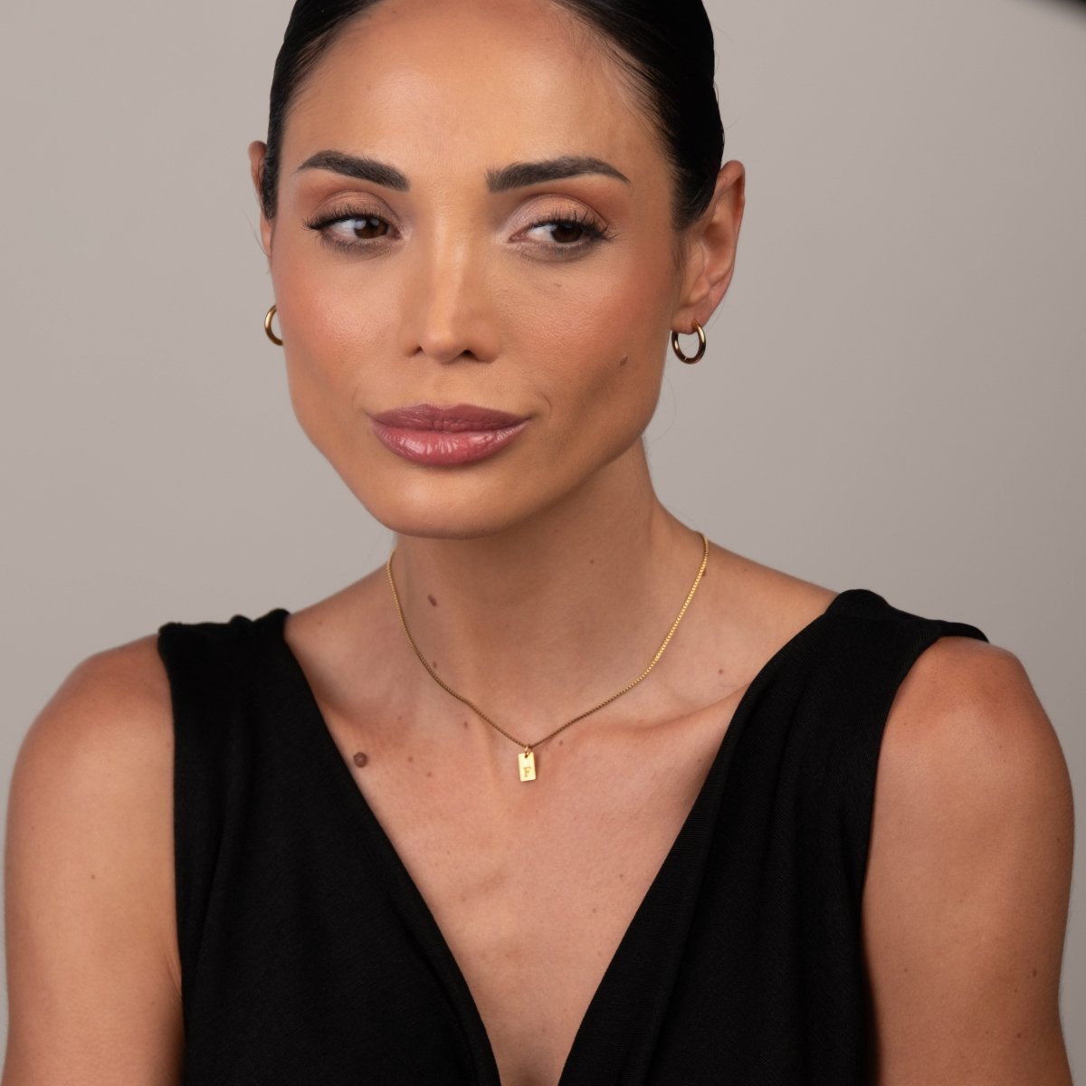 Colar Letra Inicial Minimal Banhado em Ouro 18K