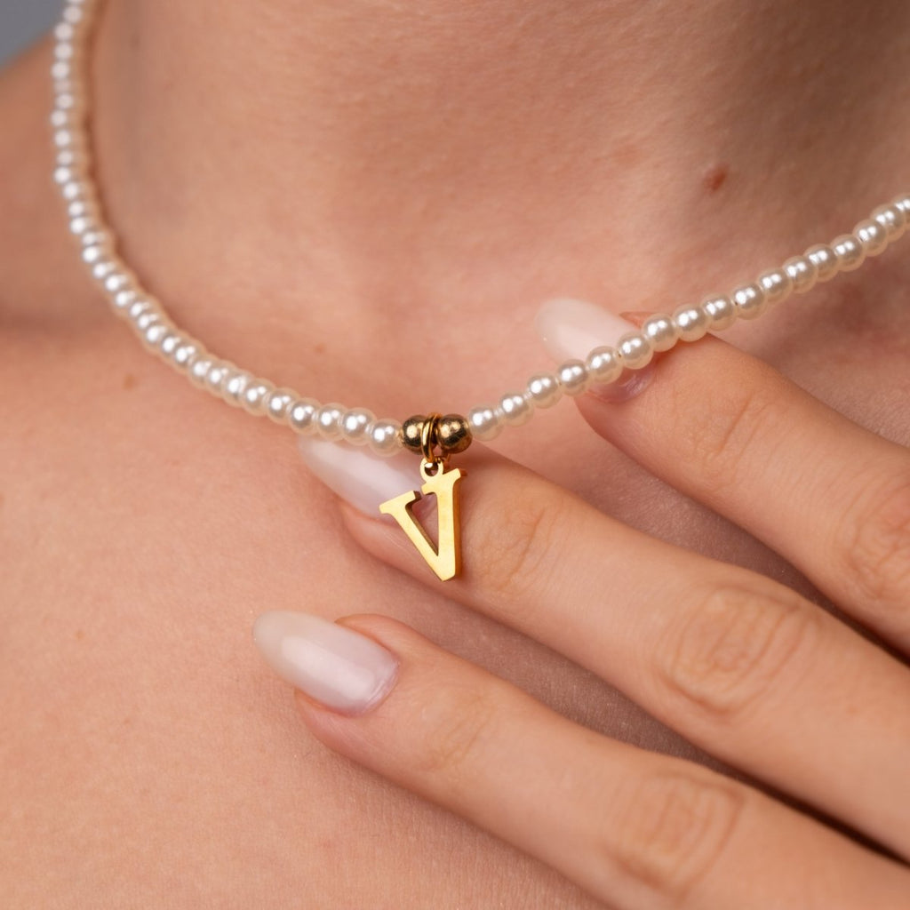 Colar Letra Inicial Pérola Banhado em Ouro 18K