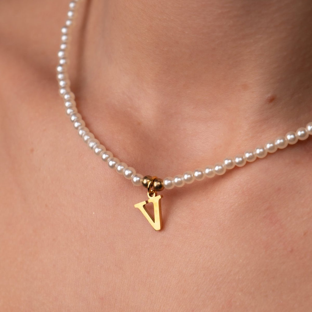 Colar Letra Inicial Pérola Banhado em Ouro 18K