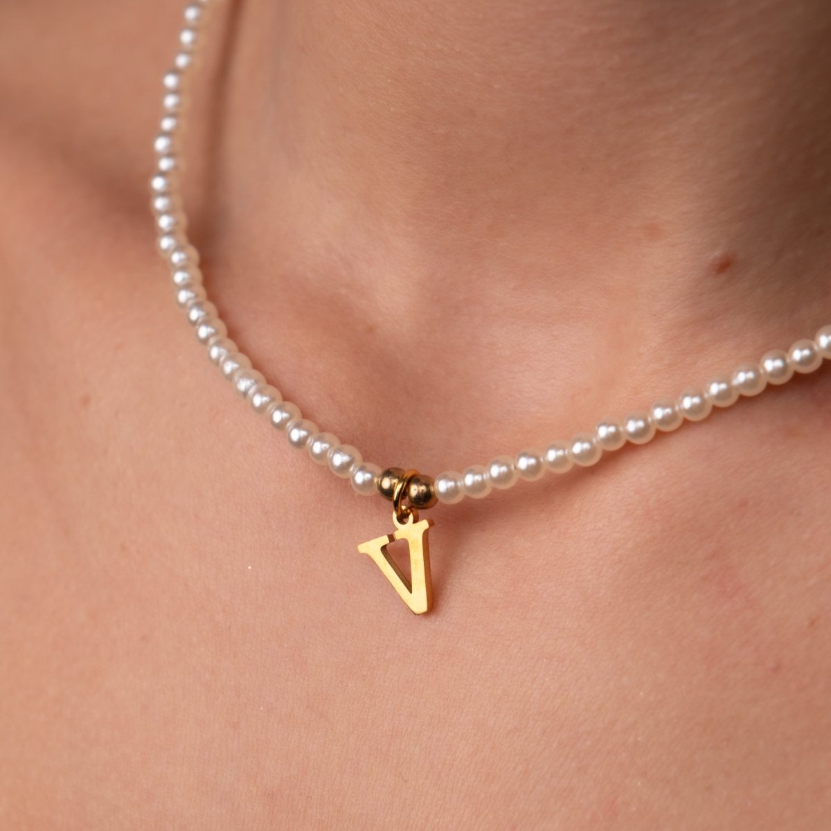 Colar Letra Inicial Pérola Banhado em Ouro 18K