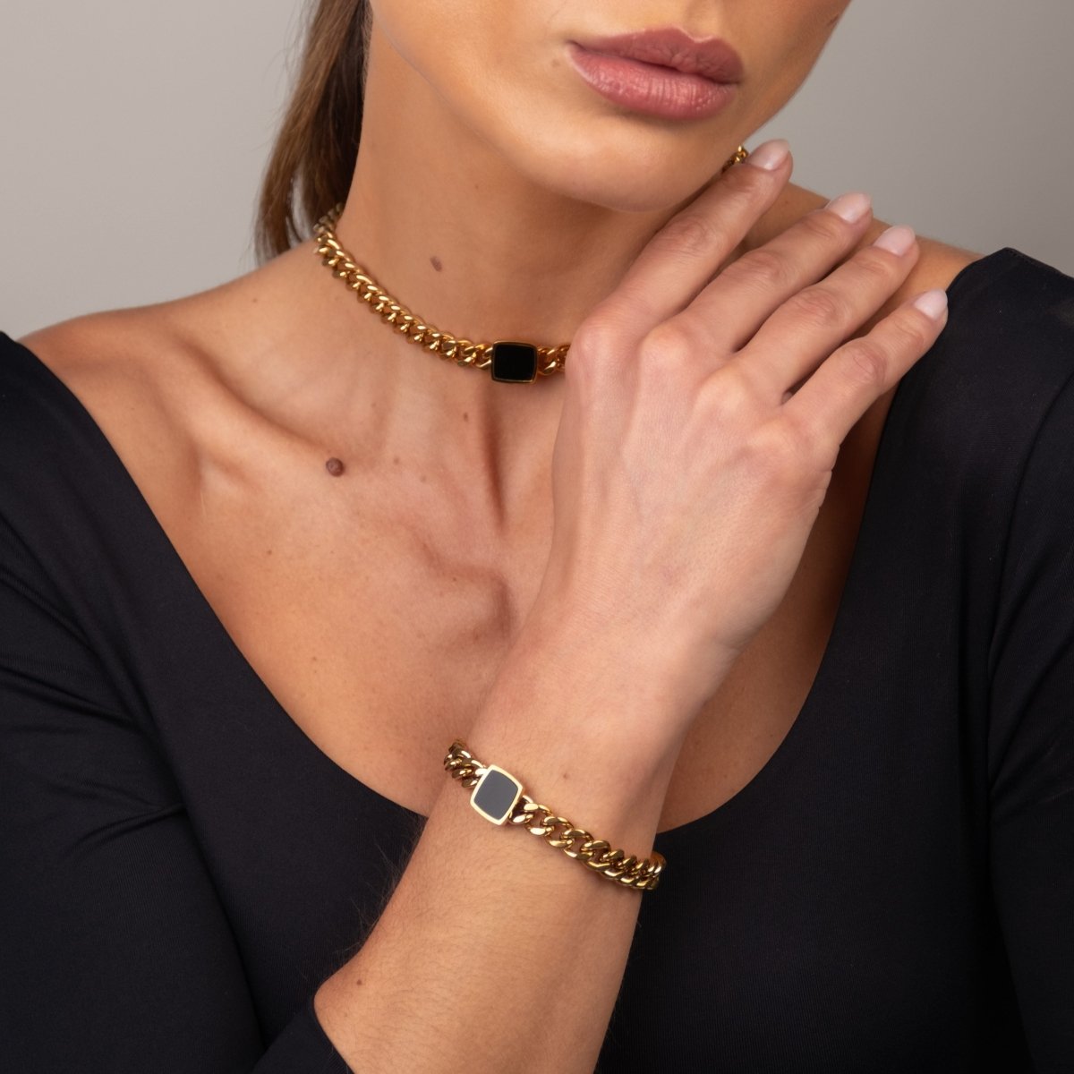 Pulseira de Corrente Pingente Ônix Banhado em Ouro 18K