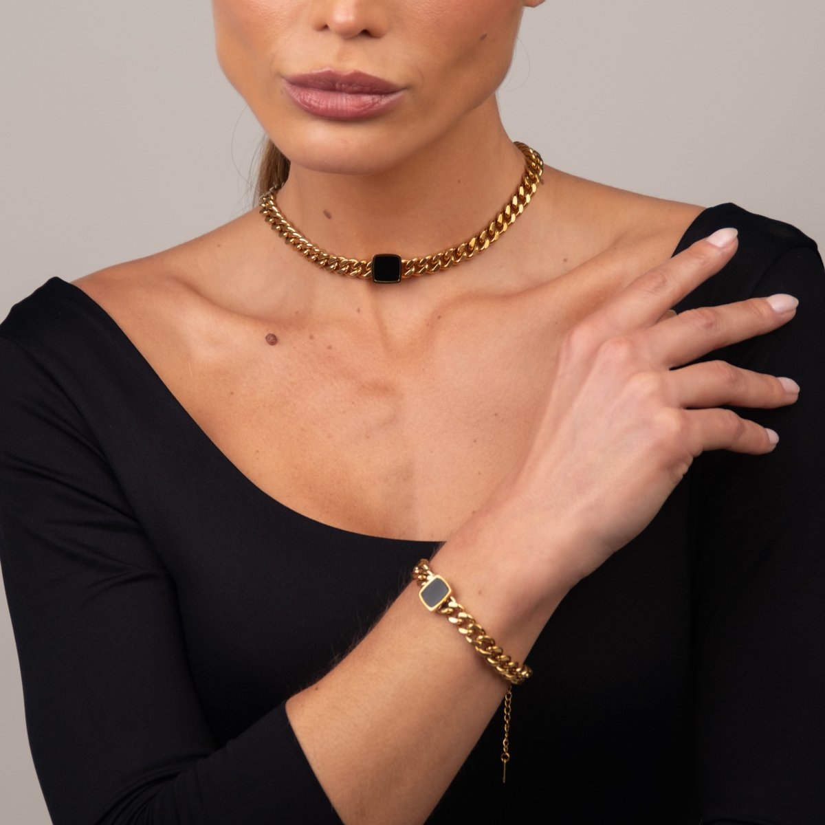 Pulseira de Corrente Pingente Ônix Banhado em Ouro 18K
