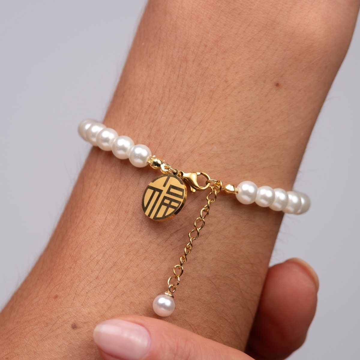 Pulseira de Pérolas Charm Banhada em Ouro 18K
