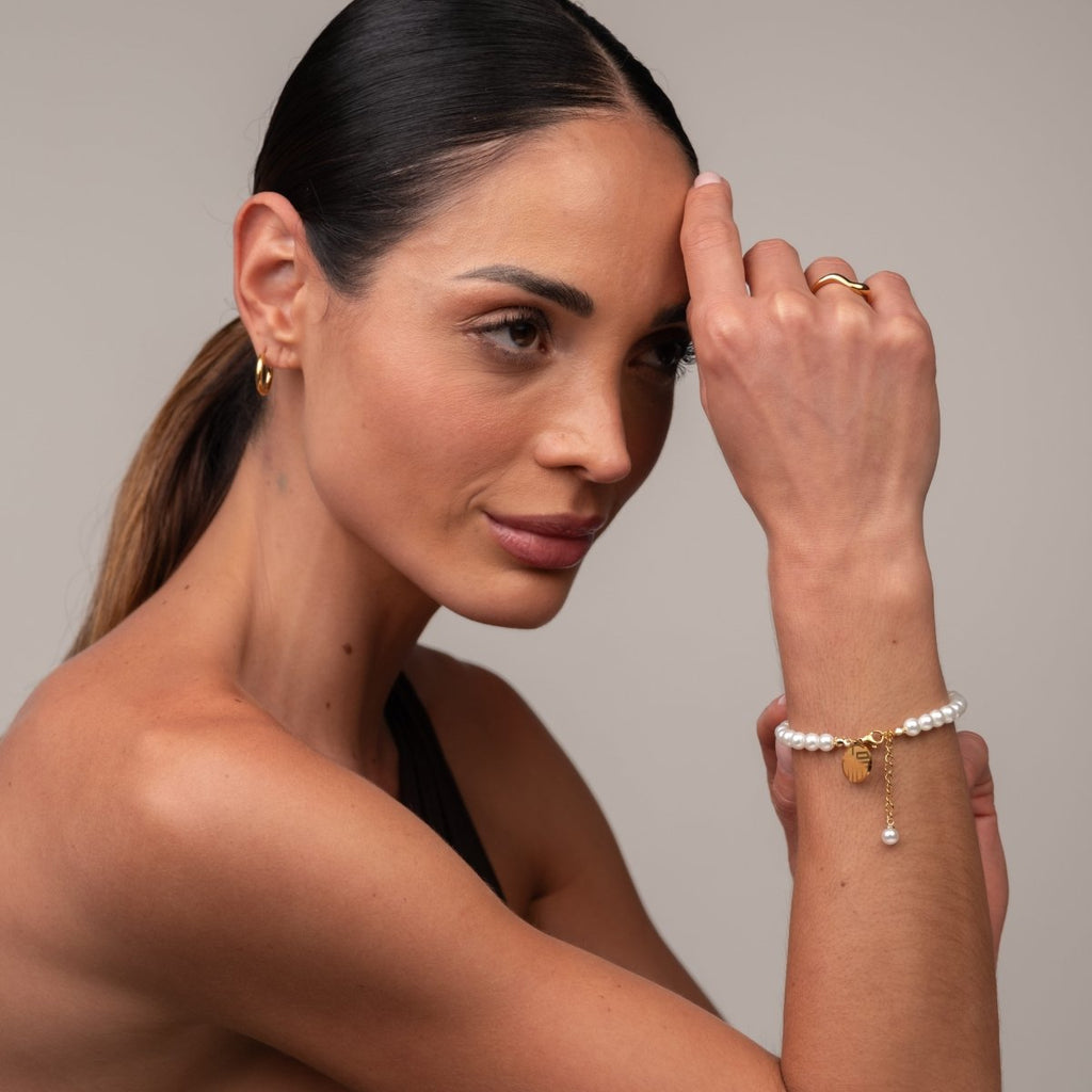 Pulseira de Pérolas Charm Banhada em Ouro 18K