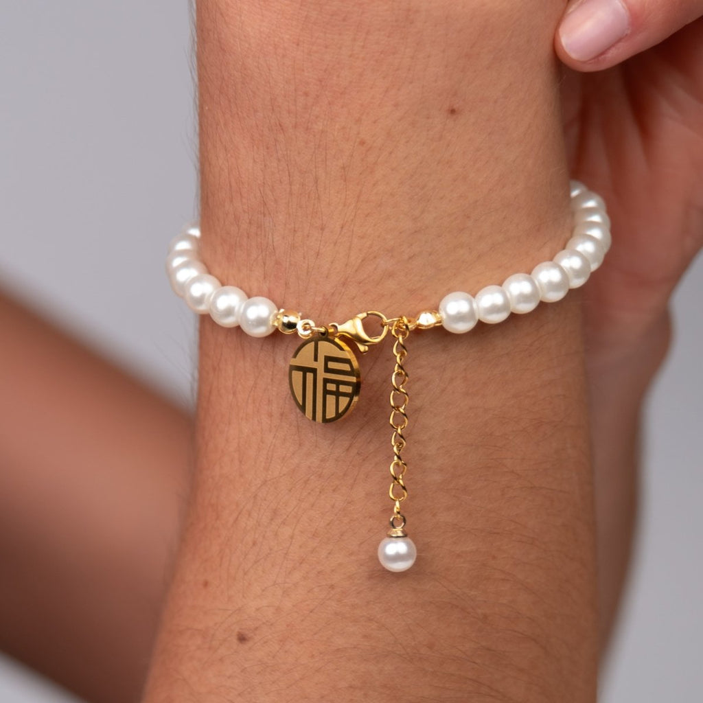 Pulseira de Pérolas Charm Banhada em Ouro 18K