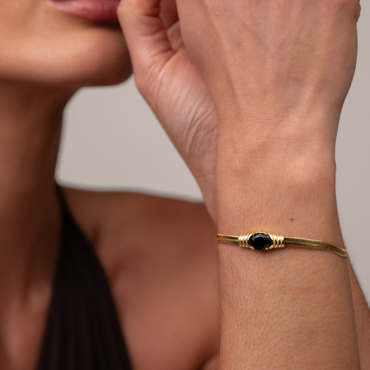 Pulseira Malha Pedra Ônix Banhado em Ouro 18K