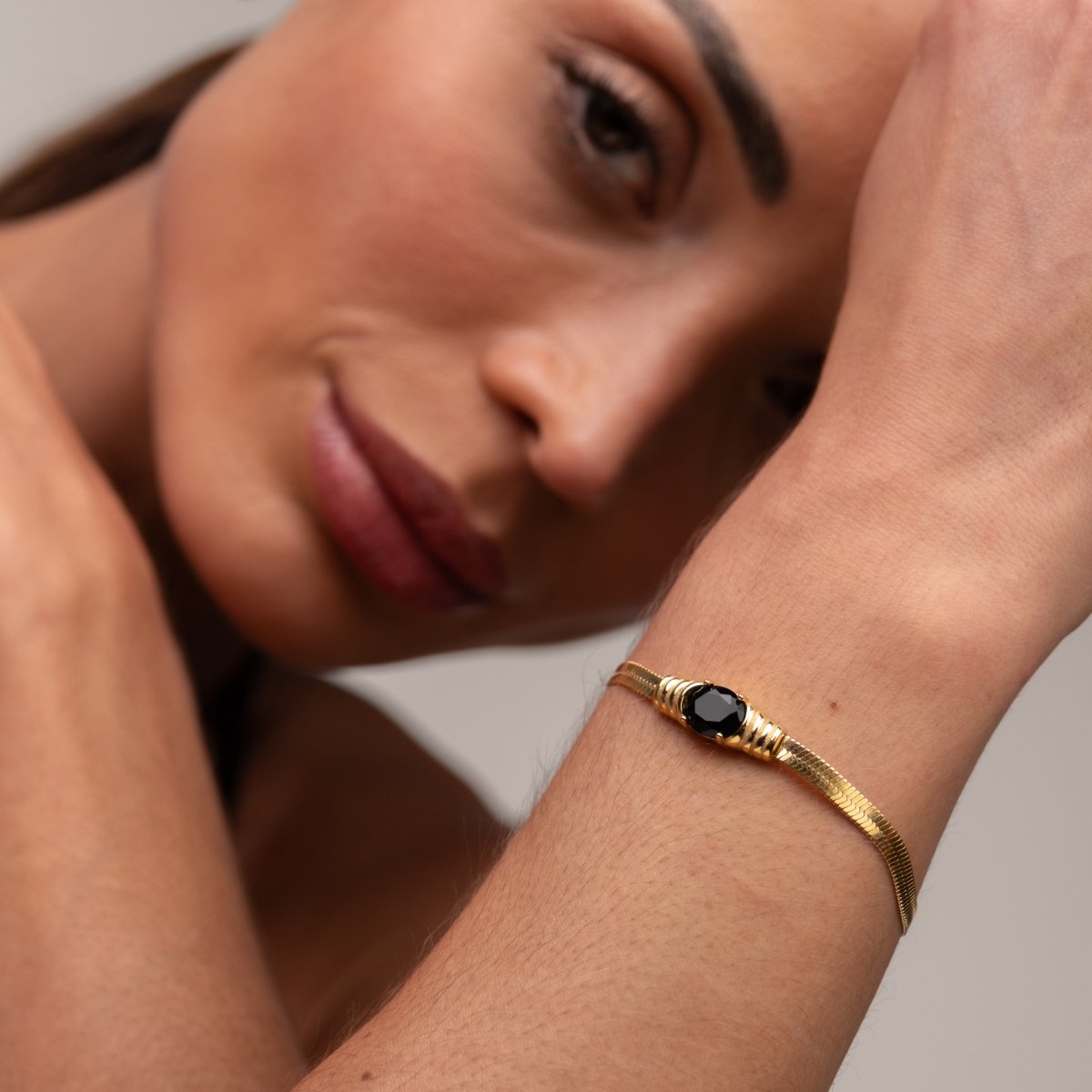 Pulseira Malha Pedra Ônix Banhado em Ouro 18K