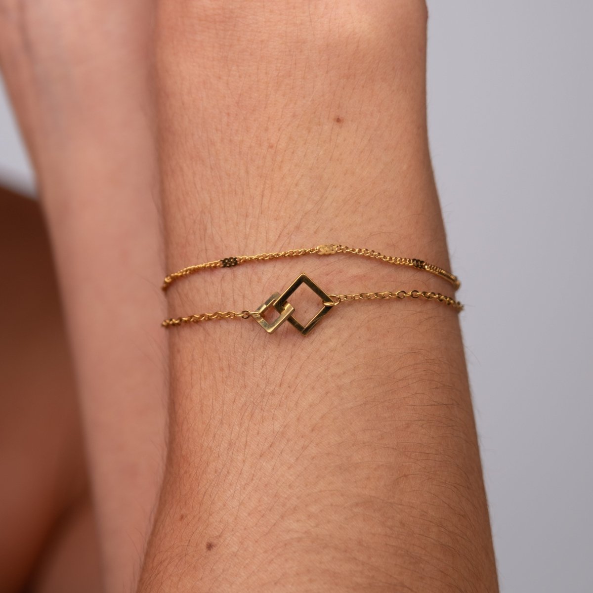 Pulseira Pingente Elo Quadrado Banhada em Ouro 18K